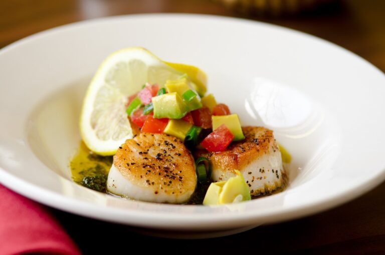 Seared scallops with fresh salsa